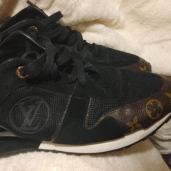 Louis Vuitton Trainers - Picture 2 of 3